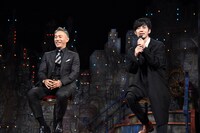 左から市川海老蔵、西野亮廣。