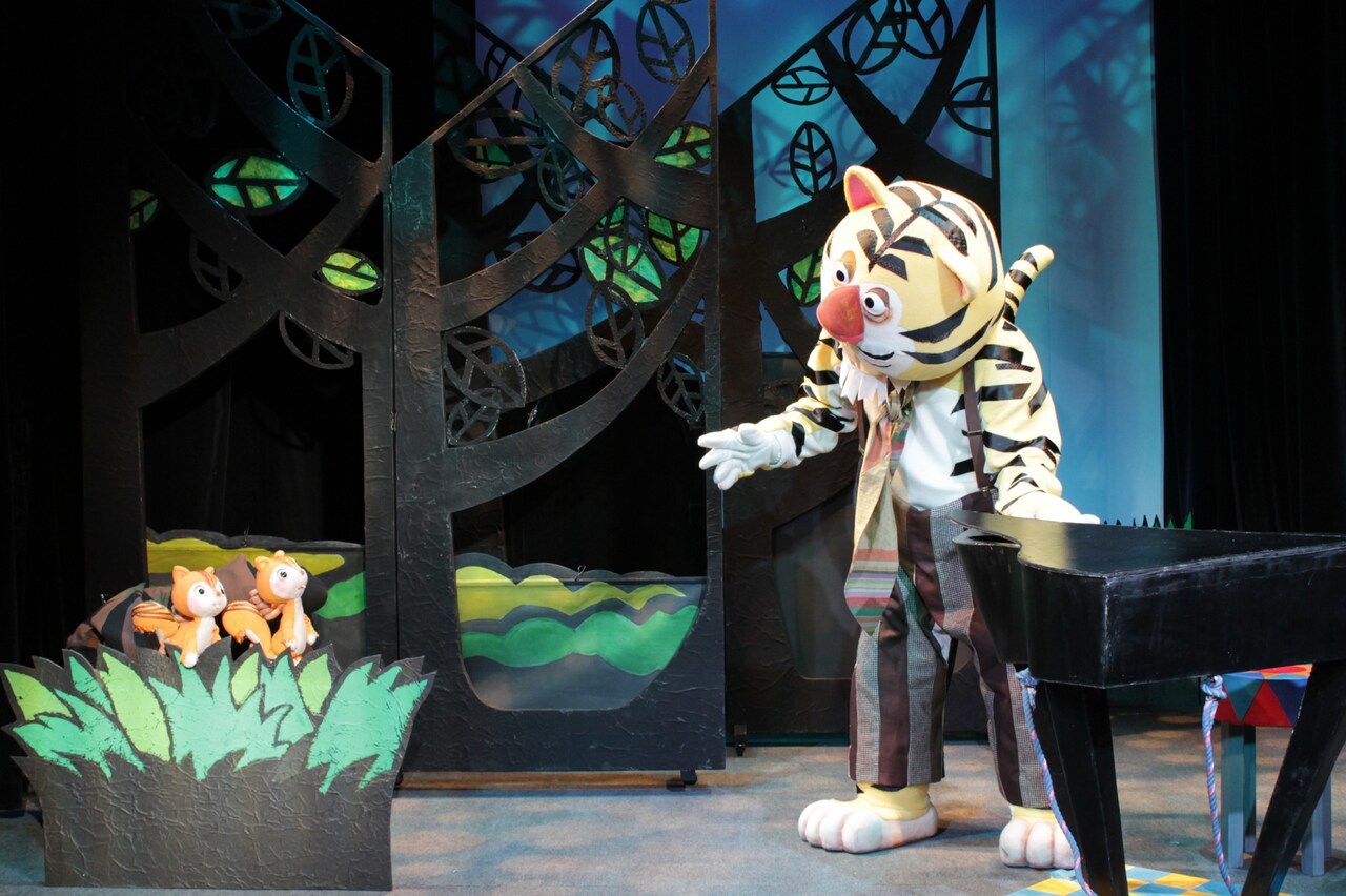 サーカスを引退したピアノ弾きのとらは…人形劇団プークの2本立てお正月公演