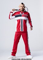 大久保圭介扮するデューク渡邊。