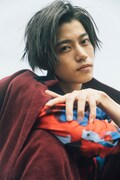 「高橋健介 1st 写真集 モライモノ」(KADOKAWA)より。