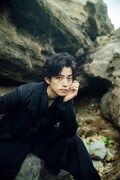 「高橋健介 1st 写真集 モライモノ」(KADOKAWA)より。
