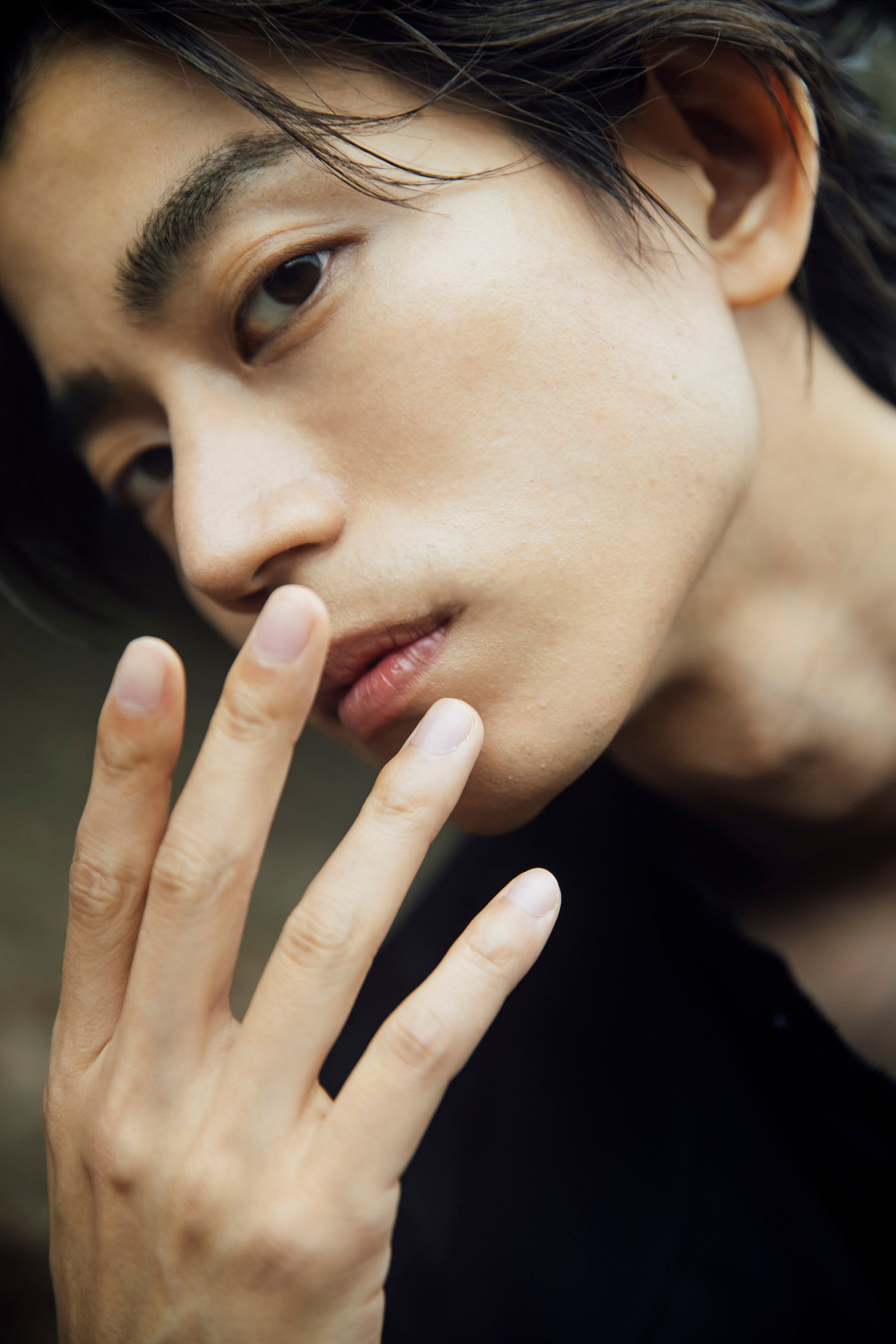 「高橋健介 1st 写真集 モライモノ」（KADOKAWA）より。
