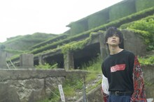 「高橋健介 1st 写真集 モライモノ」（KADOKAWA）より。