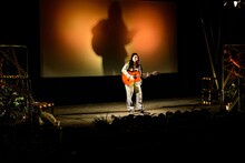 劇団「地蔵中毒」コント公演 地蔵中毒のコント菩薩vol.1「立ち漕ぎマリリン・モンロー」より。（撮影：塚田史香）