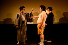 劇団「地蔵中毒」コント公演 地蔵中毒のコント菩薩vol.1「立ち漕ぎマリリン・モンロー」より。（撮影：塚田史香）