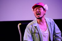 劇団「地蔵中毒」コント公演 地蔵中毒のコント菩薩vol.1「立ち漕ぎマリリン・モンロー」より。（撮影：塚田史香）