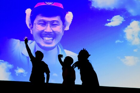 劇団「地蔵中毒」コント公演 地蔵中毒のコント菩薩vol.1「立ち漕ぎマリリン・モンロー」より。（撮影：塚田史香）