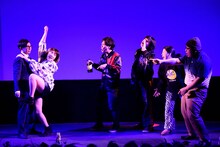 劇団「地蔵中毒」コント公演 地蔵中毒のコント菩薩vol.1「立ち漕ぎマリリン・モンロー」より。（撮影：塚田史香）