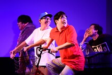 劇団「地蔵中毒」コント公演 地蔵中毒のコント菩薩vol.1「立ち漕ぎマリリン・モンロー」より。（撮影：塚田史香）