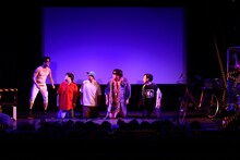 劇団「地蔵中毒」コント公演 地蔵中毒のコント菩薩vol.1「立ち漕ぎマリリン・モンロー」より。（撮影：塚田史香）