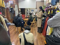 岡山芸術創造劇場プレ事業 市民公募プログラム ひと・まち・つくるプロジェクト「わが町」アクセス「徘徊演劇 『よみちにひはくれない』 岡山バリアフリー公演」リハーサルより。