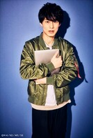 前内孝文扮する貝塚。