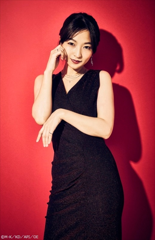 平田裕香扮する里佳子。