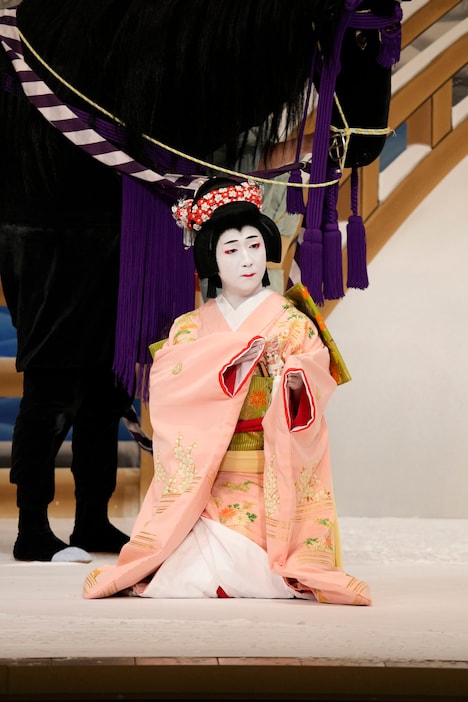 「花競忠臣顔見勢」より、中村米吉扮する小浪。(c)松竹