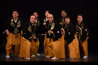 花組芝居「シャンソマニアII～葵～」より。（撮影：宮内勝）