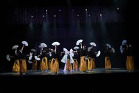 花組芝居「シャンソマニアII～葵～」より。（撮影：宮内勝）