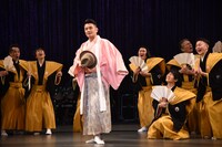 花組芝居「シャンソマニアII～葵～」より。（撮影：宮内勝）