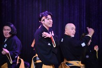 花組芝居「シャンソマニアII～葵～」より。（撮影：宮内勝）