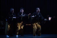 花組芝居「シャンソマニアII～葵～」より。（撮影：宮内勝）