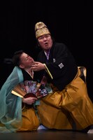 花組芝居「シャンソマニアII～葵～」より。（撮影：宮内勝）