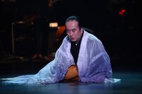 花組芝居「シャンソマニアII～葵～」より。（撮影：宮内勝）