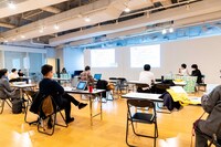 「国際舞台芸術ミーティング in 横浜 2021（TPAM2021）」より、グループミーティングの様子。（撮影：ならぶき りく）