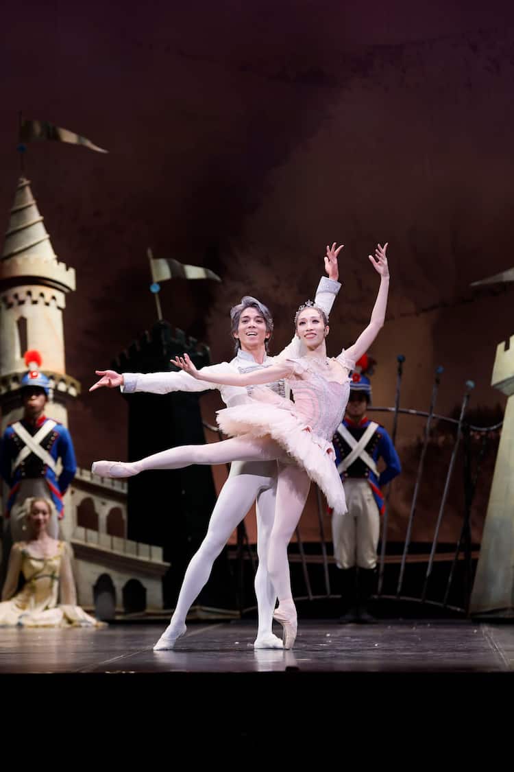 今年もやってきた Kバレエ くるみ割り人形 本日スタート 舞台写真あり ステージナタリー