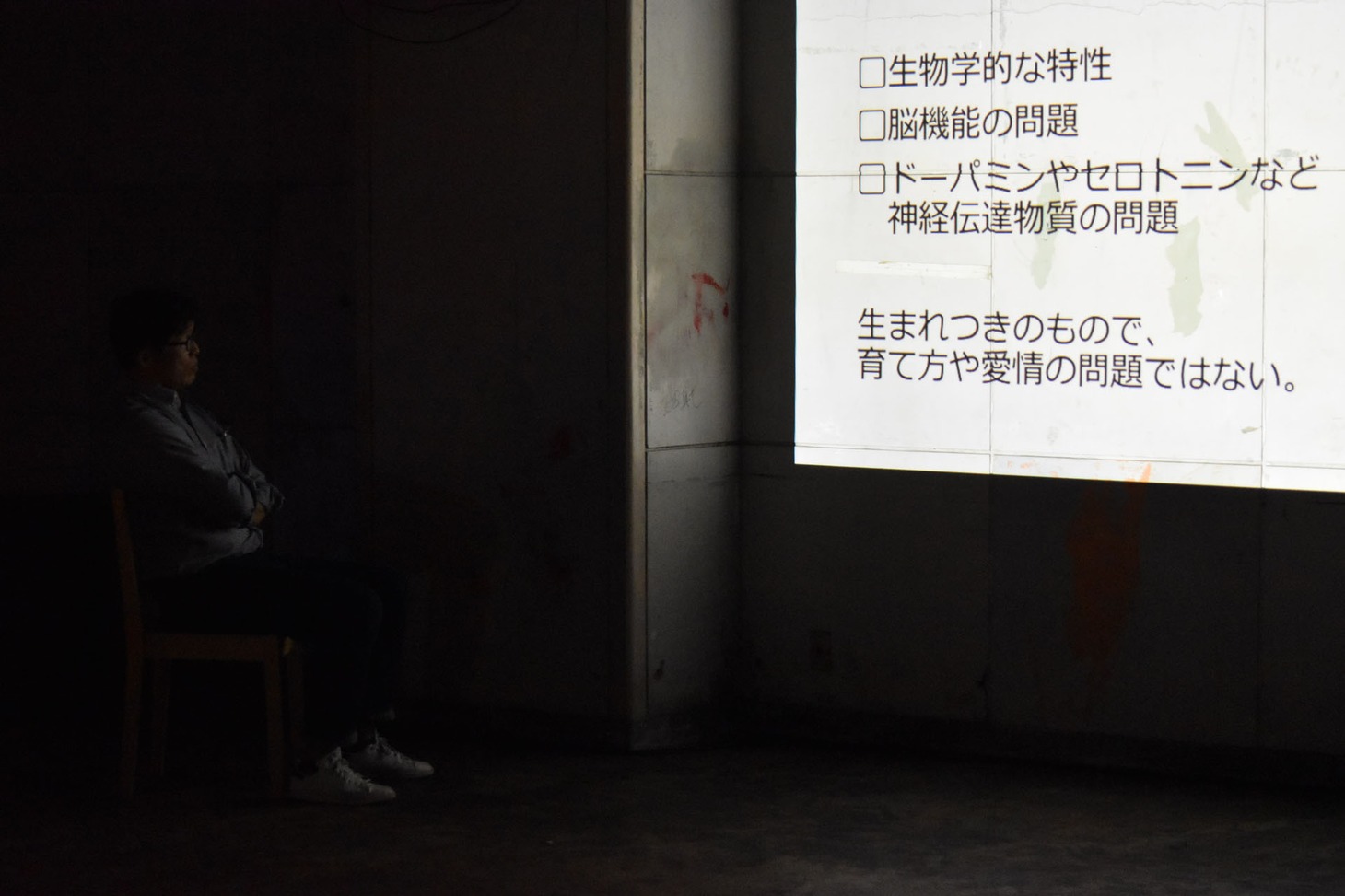モメラス実験公演「彼（私）から見える世界」より。（Photo by Miula Ulin）