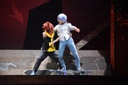 「SK∞ エスケーエイト The Stage」より、「第1部:The First Part~熱い夜のはじまり~」の様子。
