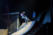 「SK∞ エスケーエイト The Stage」より、「第1部:The First Part~熱い夜のはじまり~」の様子。