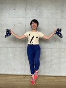 白神ももこ。両手に持った力士柄の靴下が気になる。