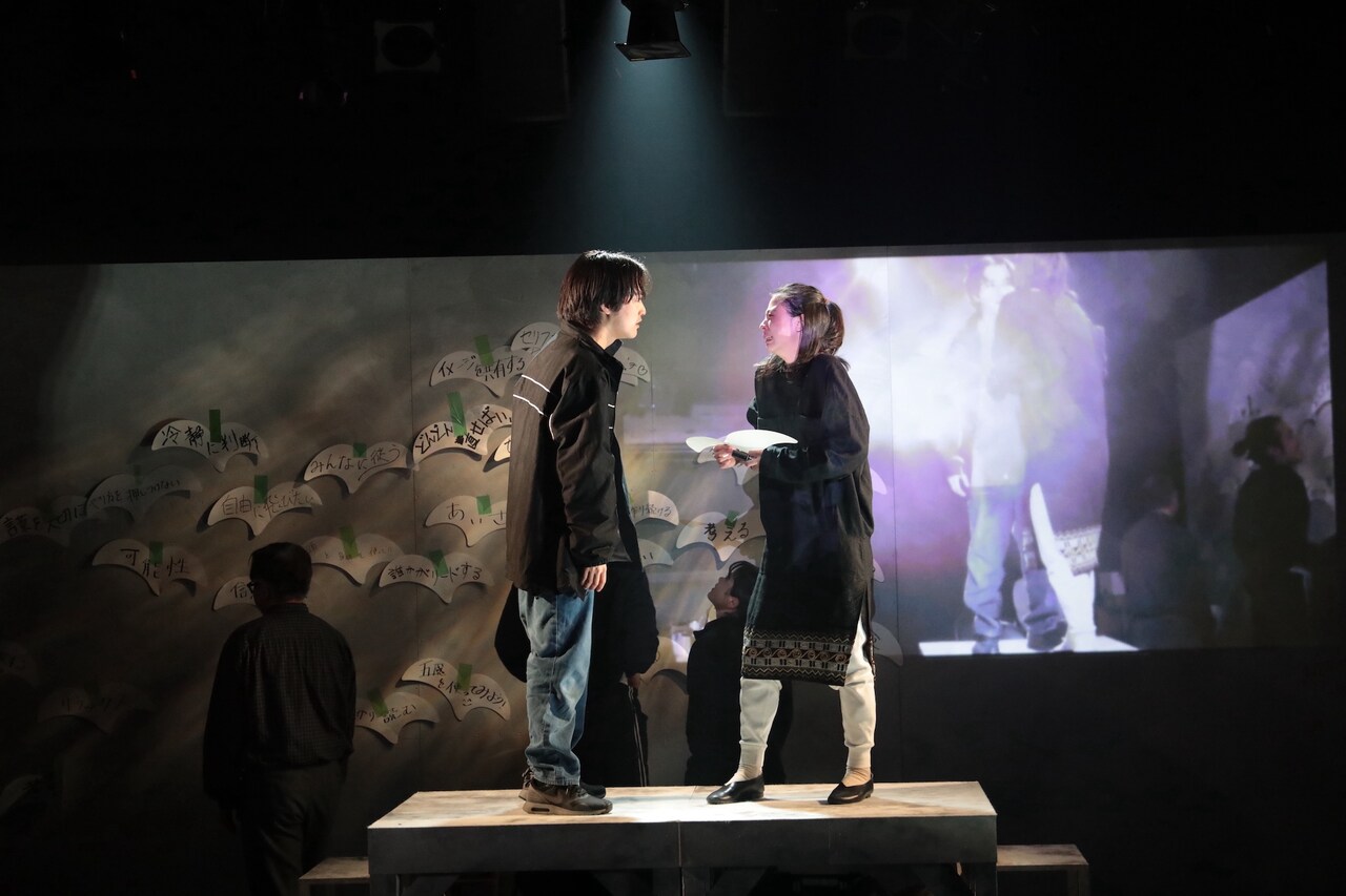 現代日本版「かもめ」の稽古に励む俳優たち描く、エリア51「カモメ」幕開け