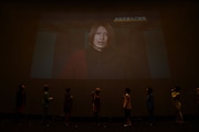 収録映像で舞台挨拶に登場する陳内将。