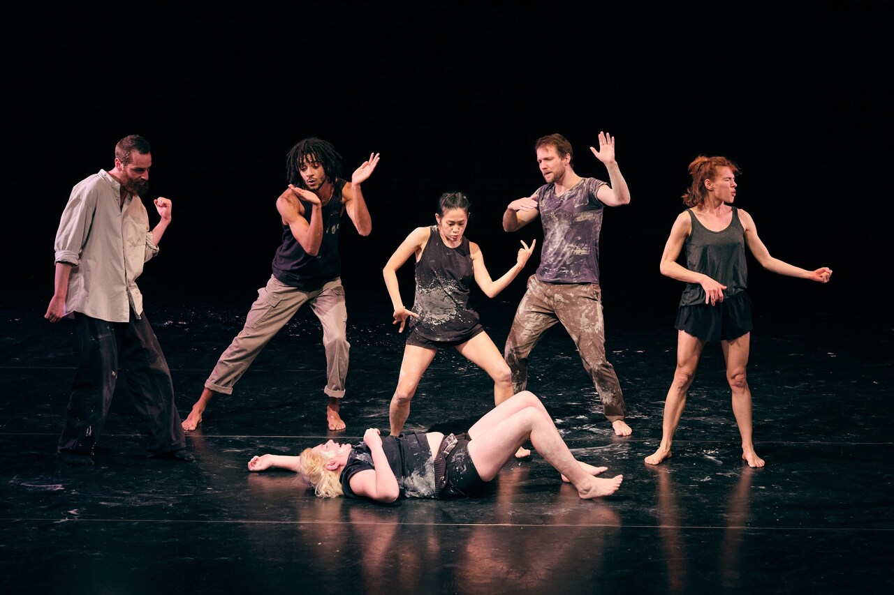 「ダンコレ2021-DEC」オープニング演目の伊藤郁女「あなたへ」がスタート