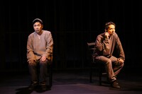 文学座12月アトリエの会「Hello～ハロルド・ピンター作品6選～」より、「ヴィクトリア駅」。（撮影：宮川舞子）