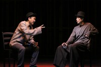 文学座12月アトリエの会「Hello～ハロルド・ピンター作品6選～」より、「丁度それだけ」。（撮影：宮川舞子）