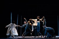 OrganWorks「ひび割れの鼓動 ‐hidden world code-」より。（Photo by Hajime Kato）