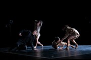 愛知県芸術劇場×Dance Base Yokohama DaBY「アソシエイトコレオグラファー 鈴木竜 トリプルビル」より。(c)Naoshi Hatori