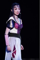 白羽ゆり演じるトウ。（撮影：田中亜紀）