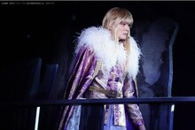 上田堪大演じるシン。（撮影：田中亜紀）