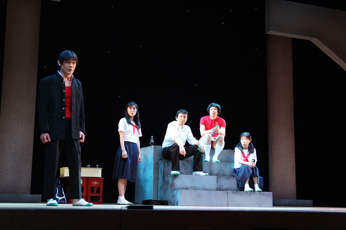 劇団扉座 第72回公演 劇団創立40周年記念「ホテルカリフォルニア-私戯曲 県立厚木高校物語-」より。