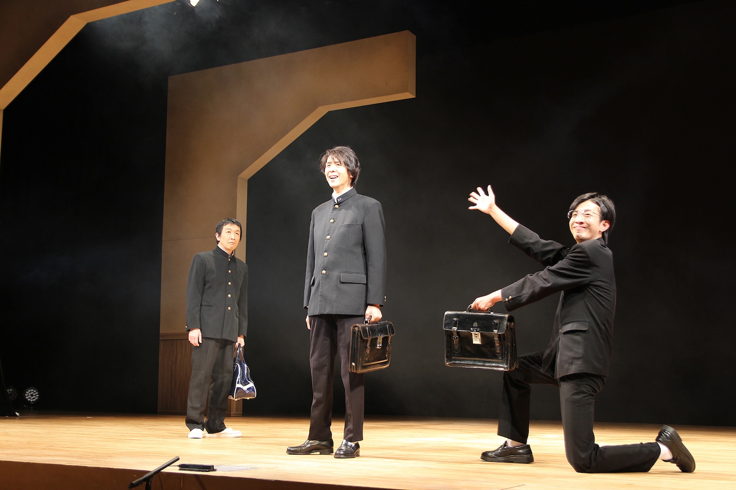 劇団扉座 第72回公演 劇団創立40周年記念「ホテルカリフォルニア-私戯曲 県立厚木高校物語-」より。