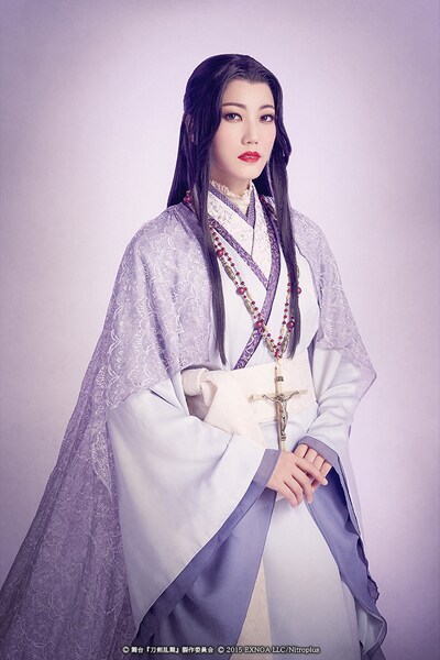 七海ひろき扮する細川ガラシャ。