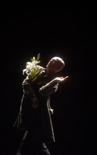 勅使川原三郎 シアターX公演 新作「ガドルフの百合」リハーサルより。（Photo by Akihito Abe）