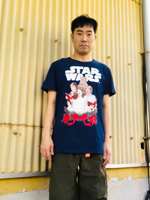 映画「スター・ウォーズ」の登場人物たちが讃美歌を歌っている!? 藤井のセンスが光る1着。