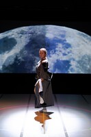 余越保子 with ゲルシー・ベル 日米国際共同制作「shuffleyamamba：山姥は熊を夢見る」より。（Photo by Ohno Ryusuke）