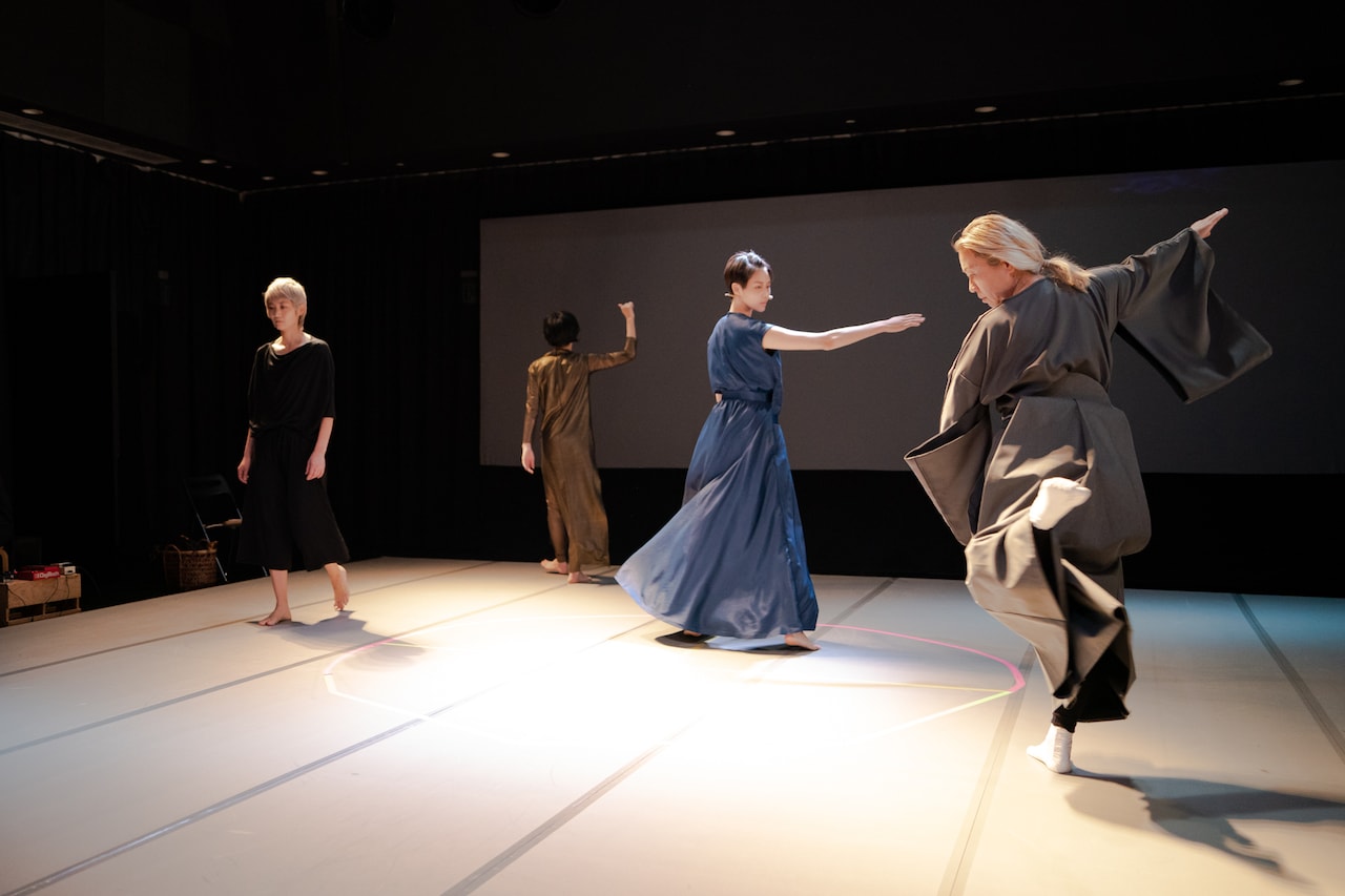 「ダンコレ2021-DEC」余越保子×ゲルシー・ベルの「山姥は熊を夢見る」本日開幕