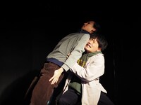 三匹と三羽「野良犬」より。