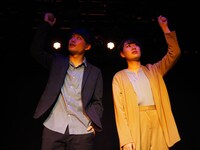 三匹と三羽「野良犬」より。