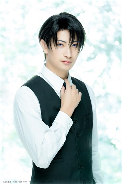 伊万里有扮する草摩はとり。